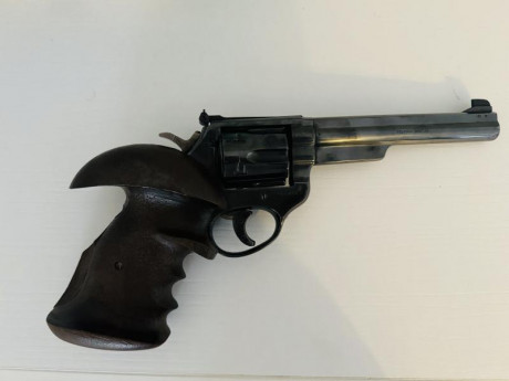 280€ Revolver con muy poco uso se fabricó para fuego central con una precisión perfecta tanto para iniciarse 01