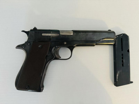 Vendo pistola 9mm con poco uso pistola de uso reglamentario la vendo por no usar para más información 02