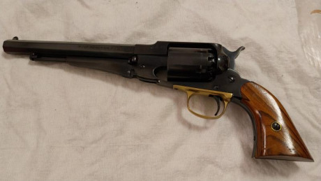 hola vendo revolver santa barbara modelo 1858 precio 190 E portes aparte estoy en martorell. mi telefono 02