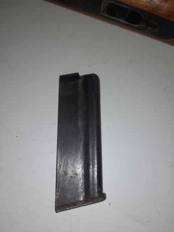 Buenas noches.
Estoy buscando un cargador como el de la foto.
De momento solo se que es de una carabina 00