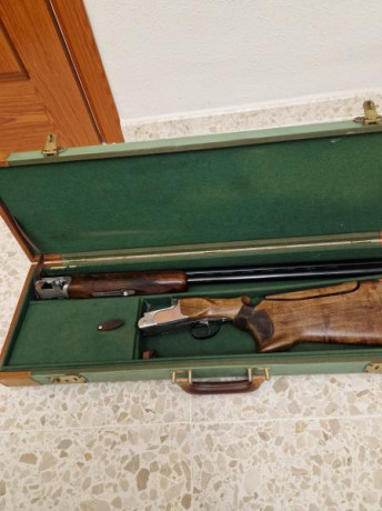Un amigo vende su escopeta de tiro al plato 
Una  Kemen T4 con 75cm de cañón  con culata regulable con
Polichok 01