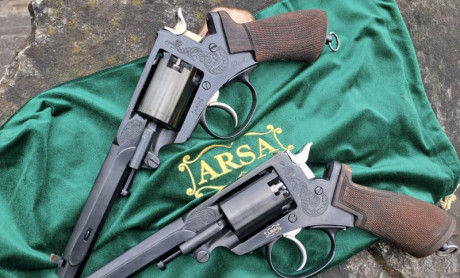 Para los interesados, ya estan disponibles los primeros ejemplares (Preserie) del nuevo revolver reproduccion 151