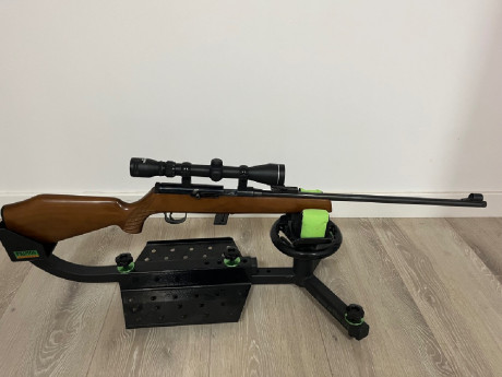 Vendo carabina semiautomática Mauser del calibre 22 lr con visor Narconia 3-9x40. Cargador de 9 balas. 00