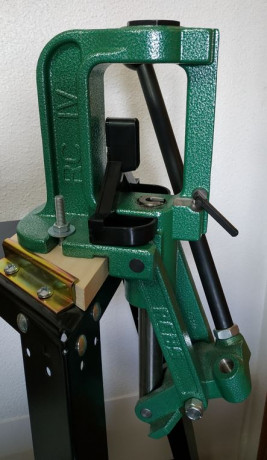 Se vende  prensa de recarga monoestación RCBS Rock Chucker Supreme .
Se entrega con su caja de embalaje 22