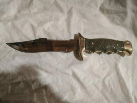 Vendo cuchillo de monte tipo coes 
28cm largo 
Usado en buen estado 
38€ transporte incluido en la península 01