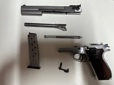 Hola, vendo SMITH & WESSON, de Performance Center,  modelo 952-2 de seis pulgadas, se acompaña de 00