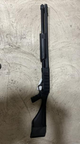 Vendo escopeta táctica winchester corredera, comprada en octubre del 2023, lleva carrillera, amortiguación 00