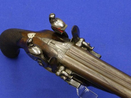 Voy a colocar unas fotos de un arma larga alemana de llave de mecha del siglo XVI. 11