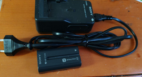 Buenas tardes. Vendo ésta maravilla de Cámara digital SONY. Graba en floppies de 3 1/2.... y la batería 00
