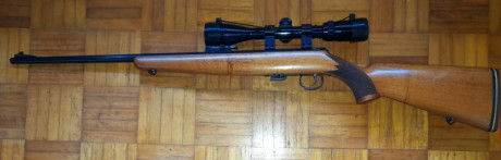 Vendo carabina Sako P54, calibre 22lr, en buen estado general, con marcas de uso, tiene reparada la tabla 10