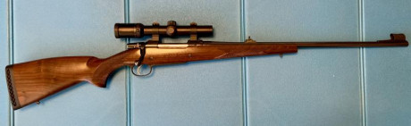 Pongo a la venta el siguiente rifle.

Ceska CZ550. Calibre 9,3x62 Mauser. Monturas fijas Warne. Visor 01