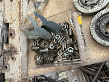 Se vende en lote todos estos recambios para máquinas Kromson 350. Hay muchos nuevos, pero hay bastantes 21