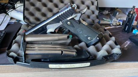 Hola vendo STI EDGE de 9mm, se encuentra en Barcelona.
Entrego 3 cargadores y su caja.

1300 euros portes 00