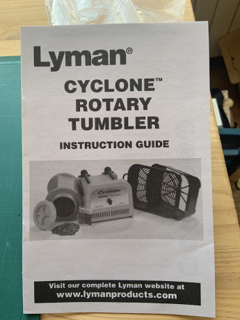 Hola. Vendo Tumbler Lyman completo, a 230V. Lo único que no conservo es la caja original. El resto esta 10