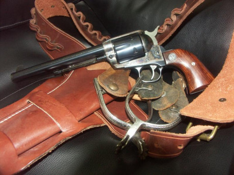 Vendo revolver RUGER Vaquero 7,5" Cal. 45 LC . Es original, no es una réplica. Está guiado en F y 01