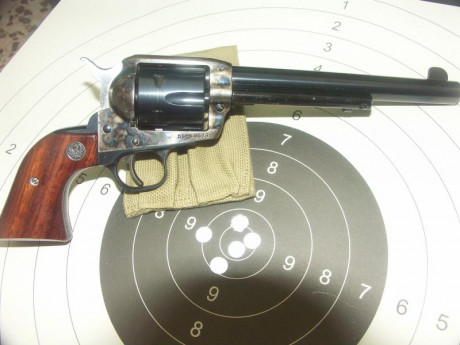 Vendo revolver RUGER Vaquero 7,5" Cal. 45 LC . Es original, no es una réplica. Está guiado en F y 00