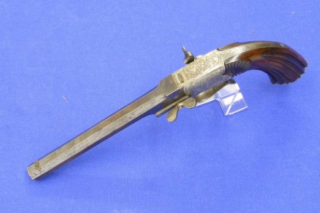 Voy a colocar unas fotos de un arma larga alemana de llave de mecha del siglo XVI. 21