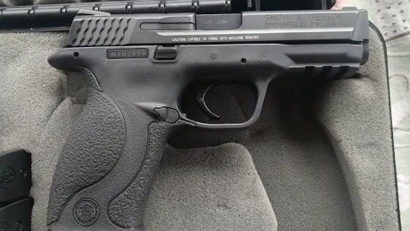 Buenas pongo a la venta está pistola S&W Mp9 calibre 9mm parabelum con pocos disparos dos cargadores 02