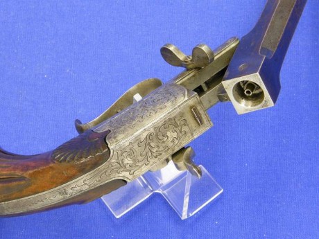 Voy a colocar unas fotos de un arma larga alemana de llave de mecha del siglo XVI. 31