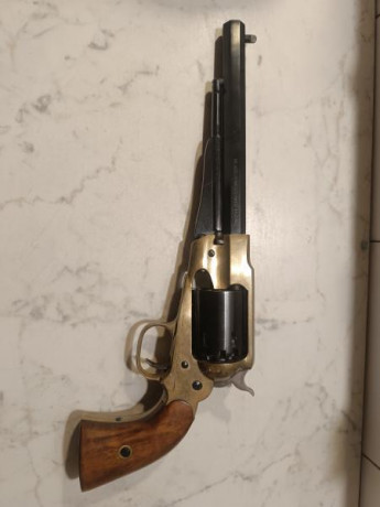 Buenas tardes a todos. pongo a la venta un revolver de avancarga de la marca F. LLI PIETTA, modelo 1858 02