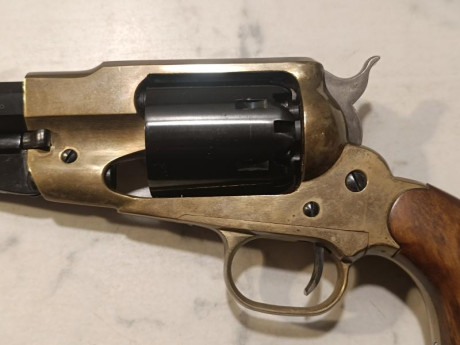 Buenas tardes a todos. pongo a la venta un revolver de avancarga de la marca F. LLI PIETTA, modelo 1858 00