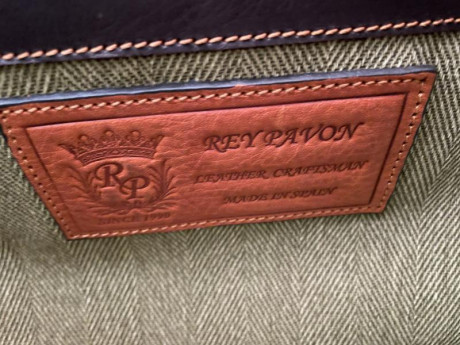 Se vende bolso de viaje de la prestigiosa marca Rey Pavon modelo Romero. Completamente nuevo, a estrenar 11