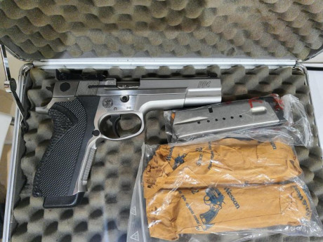 Smith and Wesson PPC de 5" en 9mm
Estado excelente, 4 cargadores, caja original y manuales.

1.500€.

El 00