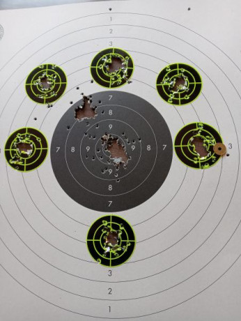 Bueno, para animar el foro un poco, propongo colgar fotos de dianas y arma usada para ello, pudiendo ser 170