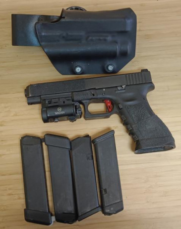 Hola...
Vendo Glock 35 40SW con 2 cargadores de 18 y 2 de 15.
Funda para linterna ,y linterna contrapeso 00