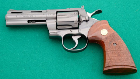 Vendo:
Colt Python del año 71
Estado al 98 %.
Rozaduras propias de su uso. (Ver tambor)
Pequeño golpe 01