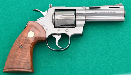 Vendo:
Colt Python del año 71
Estado al 98 %.
Rozaduras propias de su uso. (Ver tambor)
Pequeño golpe 00