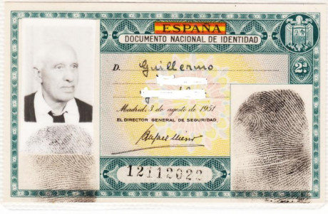  EN RECUERDO Y HOMENAJE A LOS QUE YA NO ESTÁN. 

Si pones en  GOOGLE    PASAPORTES EN LA MEMORIA   da 130