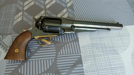 Hola compañeros.

Pongo a la venta un revolver de avancarga (pólvora negra) UBERTI de es una réplica del 02