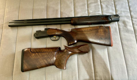 Vendo escopeta Beretta 682 X Trap con cañón de 75 cm 1 y 2 estrellas culata regulable ,maletín no es el 00