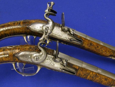 Voy a colocar unas fotos de un arma larga alemana de llave de mecha del siglo XVI. 51