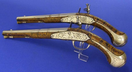 Voy a colocar unas fotos de un arma larga alemana de llave de mecha del siglo XVI. 60