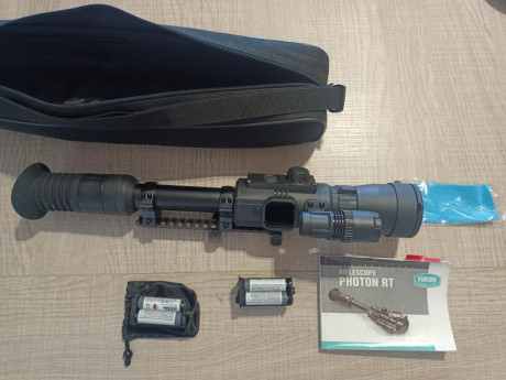 Vendo visor nocturno 
Photon yukon rt6x50 
Incluye 2 pack de porta pilas
Juego de anillas 
Precio:420€
Opcional 01