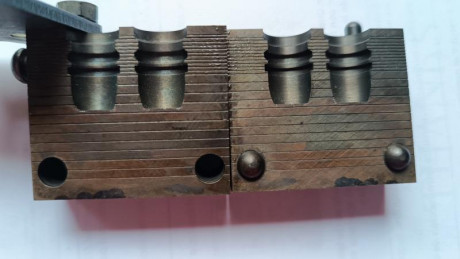Buenas tardes.
Vendo esta Turquesa marca RCBS del calibre .45 de dos cavidades.
Las características están 02