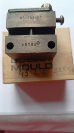 Buenas tardes.
Vendo esta Turquesa marca RCBS del calibre .45 de dos cavidades.
Las características están 00