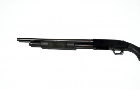 Un amigo me ha pedido poner su escopeta Mossberg calibre 
12/70  modelo 500 de cañón corto 47 cm y cilíndrico. 00