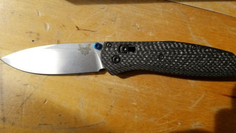 A la venta esta benchmade con cachas en fibra de carbono Customizada por mi. Solo las cachas cuestan 100 02