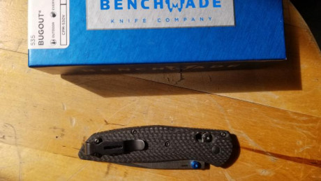 A la venta esta benchmade con cachas en fibra de carbono Customizada por mi. Solo las cachas cuestan 100 00