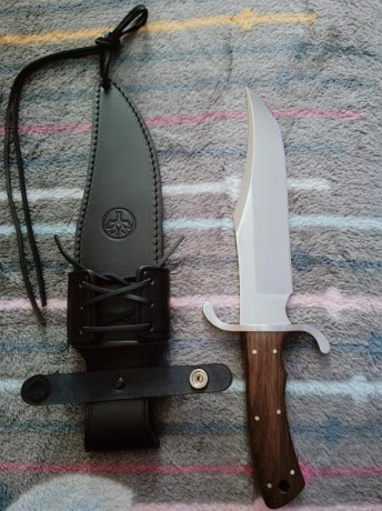 Vendo cuchillo Böker Bowie 121547.
Está totalmente nuevo.
Viene en su caja original.
Especificaciones 02
