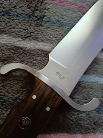 Vendo cuchillo Böker Bowie 121547.
Está totalmente nuevo.
Viene en su caja original.
Especificaciones 12