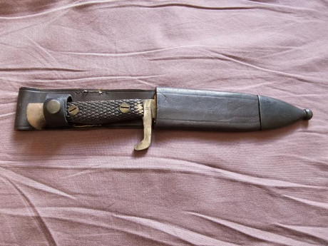   Cuchillo  Montañero.Tambien llamado Viriato. Fabricado en la Fabrica Nacional de Toledo FNT. Dotación 02