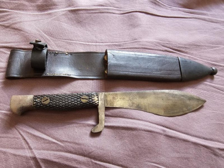   Cuchillo  Montañero.Tambien llamado Viriato. Fabricado en la Fabrica Nacional de Toledo FNT. Dotación 01