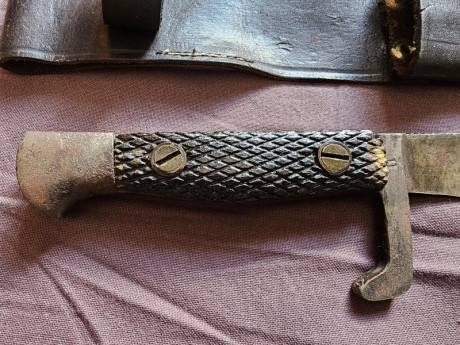   Cuchillo  Montañero.Tambien llamado Viriato. Fabricado en la Fabrica Nacional de Toledo FNT. Dotación 00