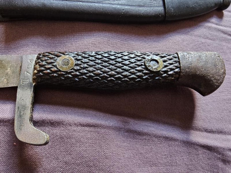   Cuchillo  Montañero.Tambien llamado Viriato. Fabricado en la Fabrica Nacional de Toledo FNT. Dotación 10