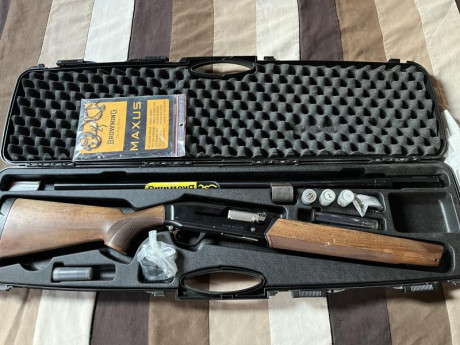 Escopeta semiautomática browning maxus  prácticamente sin usar. características: -calibre: 12 -recámara: 01