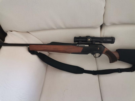 Esta a estrenar prácticamente, solo tiene 2 disparos para poner el visor a tiro, sin visor, 1400eur y 01